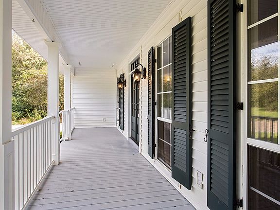 2nd image of 204 Oakwood Dr