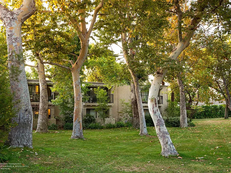 200 W Drake St — Photo 3