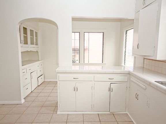 4th image of 616 W Hellman Ave