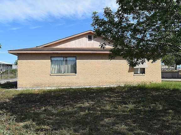 3rd image of 3001 Yucca Dr