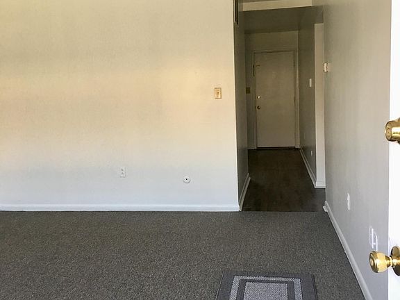 5th image of 108 Gloria Ave