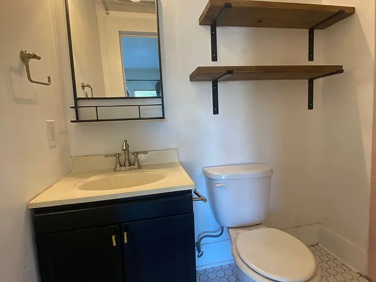 113 E 8th Ave — Photo 13