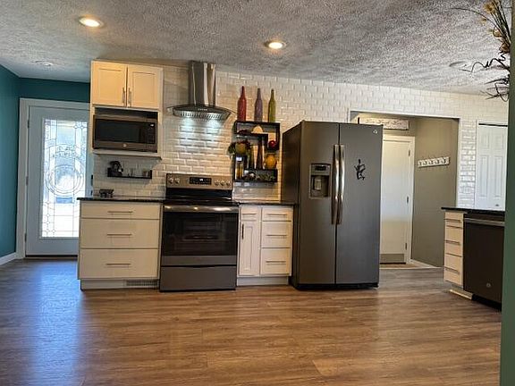 2nd image of 4950 Newcastle Dr SE