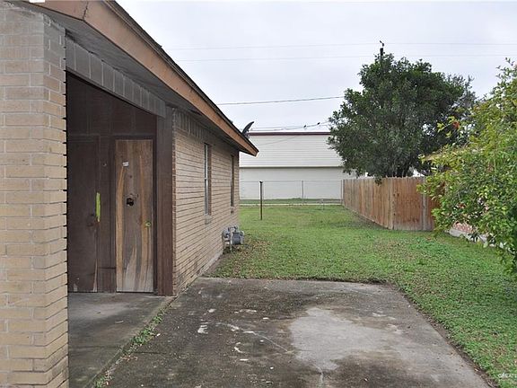3rd image of 1117 Lee Cir