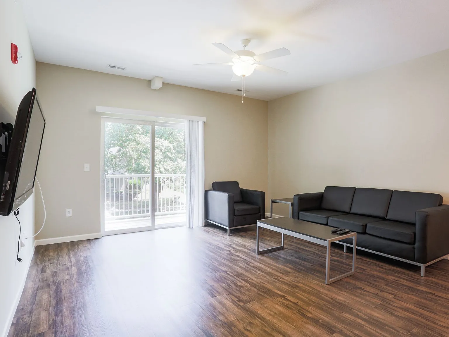509 S Elm - 102 — Photo 4