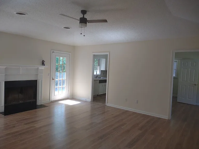 643 Folkstone Rd — Photo 12