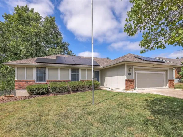 2406 Douglas Cir, Harrisonville, MO 64701