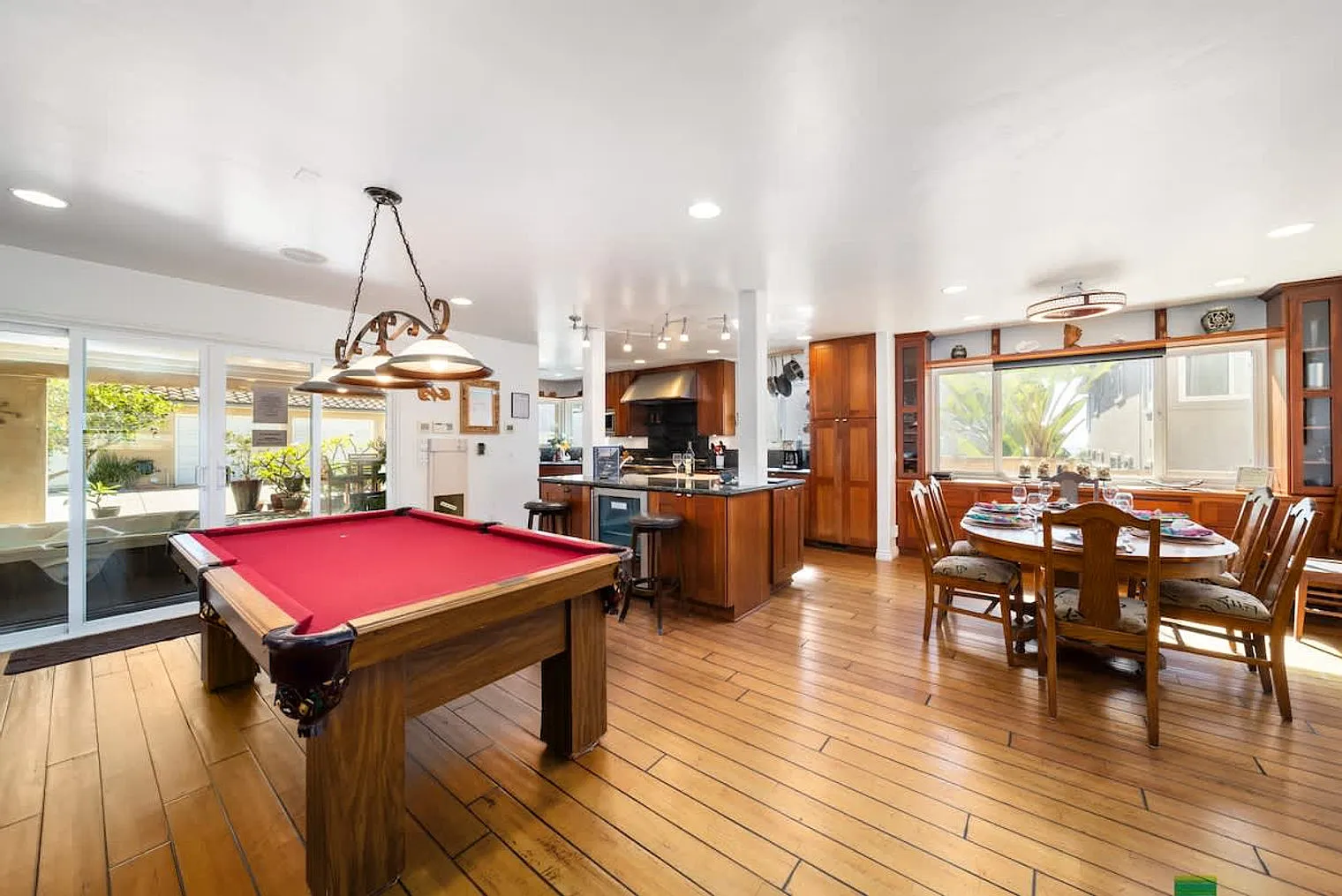 3 bed, 2.0 bath, 2454 sqft, $10,008 — Photo 4