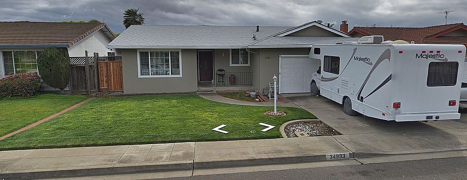 1st image of 34993 Roberts St