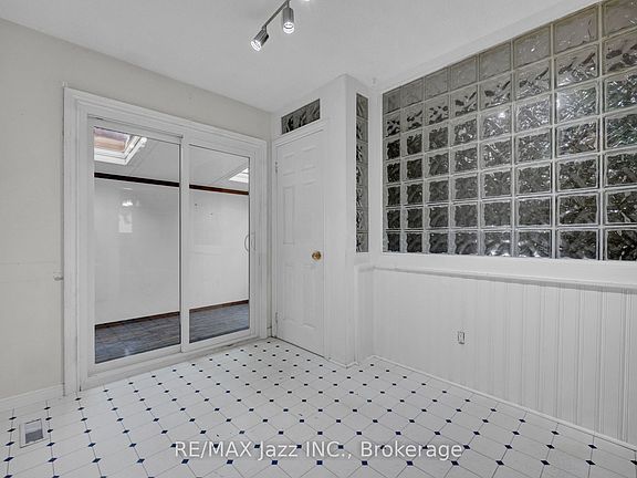 4th image of 292 Limerick St