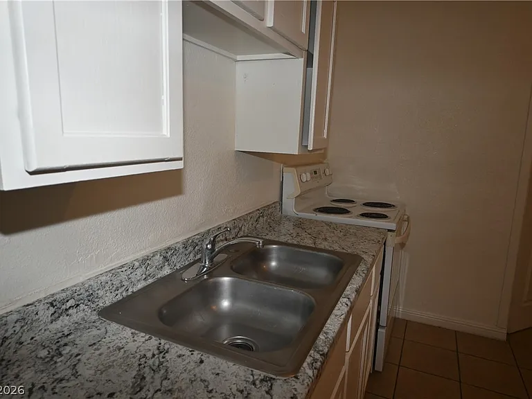 1007 C St #3 — Photo 2