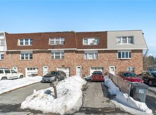 4 Hampton Ct, Middletown, NY 10941