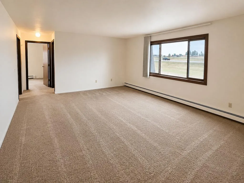 708 Boundary Rd NW — Photo 4