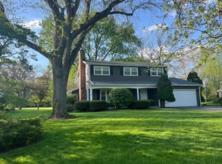 26W164 Tomahawk Dr, Wheaton, IL 60189