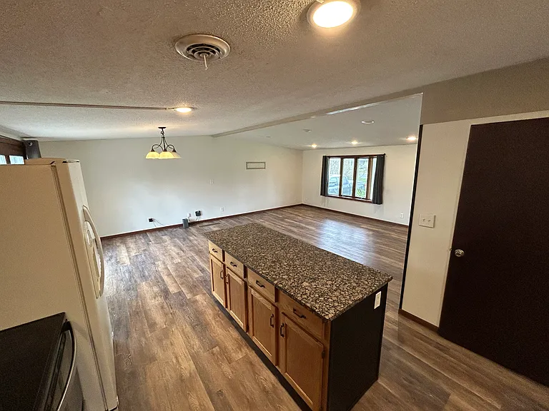 2716 Irvine Ave NW — Photo 9