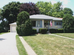214 Dalton Ave, Mundelein, IL