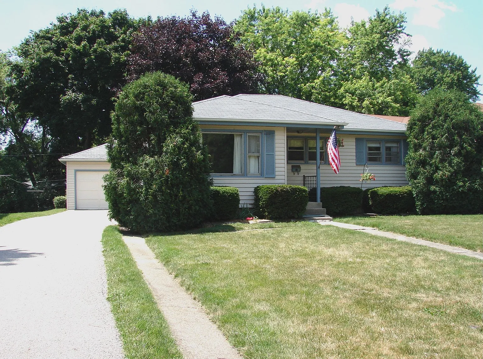 214 Dalton Ave photo 1