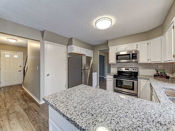 4th image of 1750 Arborwood Dr