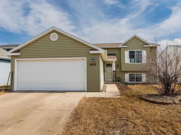 3102 32nd St S, Moorhead, MN 56560