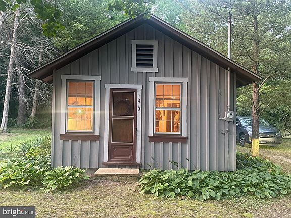 4th image of 1412 SE Lakeshore Dr