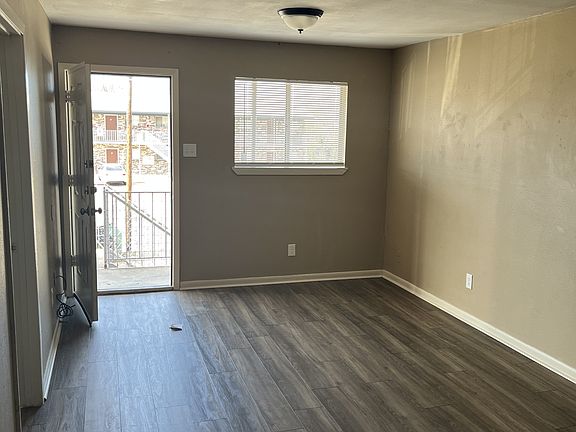 5th image of 1012 Wells Cir #13