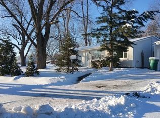36790 N Grandwood Dr, Gurnee, IL 60031