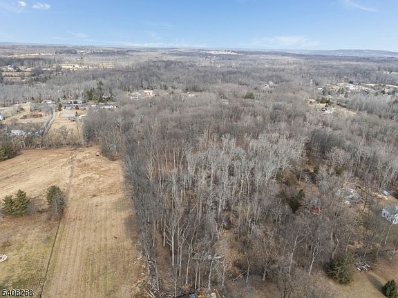 5th image of 221 Old Croton Rd