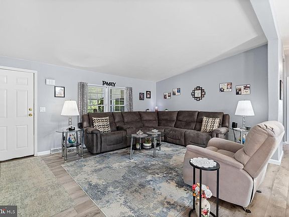 5th image of 130 Wheaton Pl