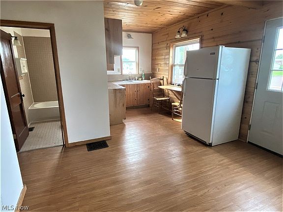 2nd image of 105 Bernhard St