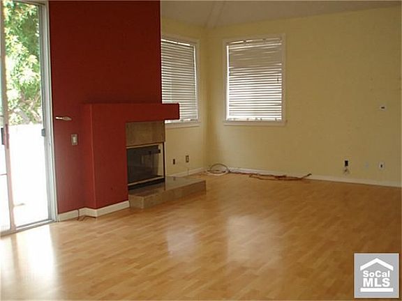 4th image of 14 Theatre Ln