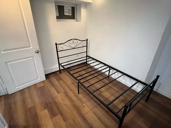 (undisclosed Address), Woodhaven, NY 11421