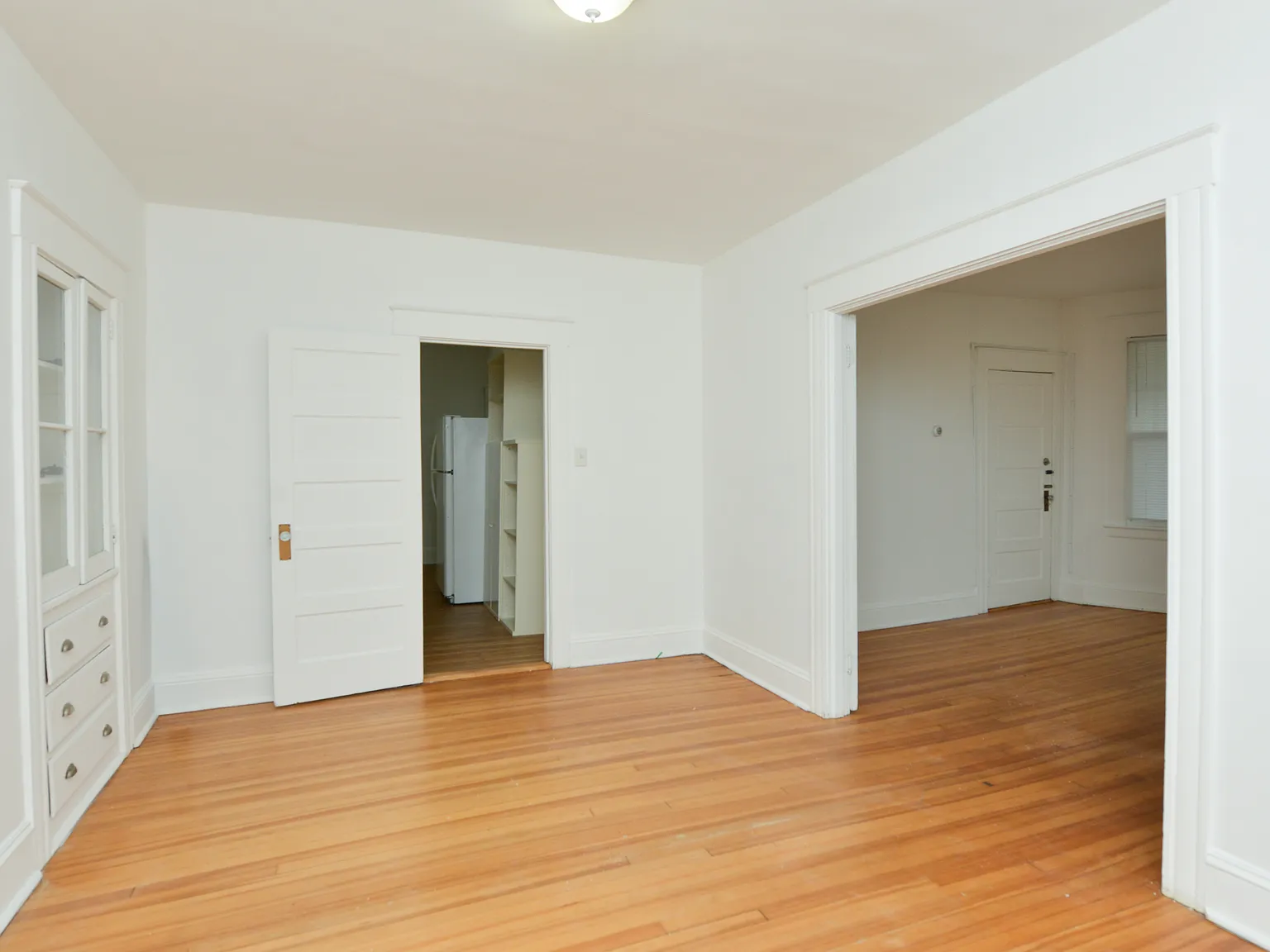 2 bed, 1090 sqft, $1,700 — Photo 4