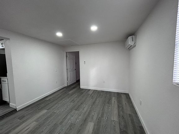 4th image of 511 S 63rd St #B