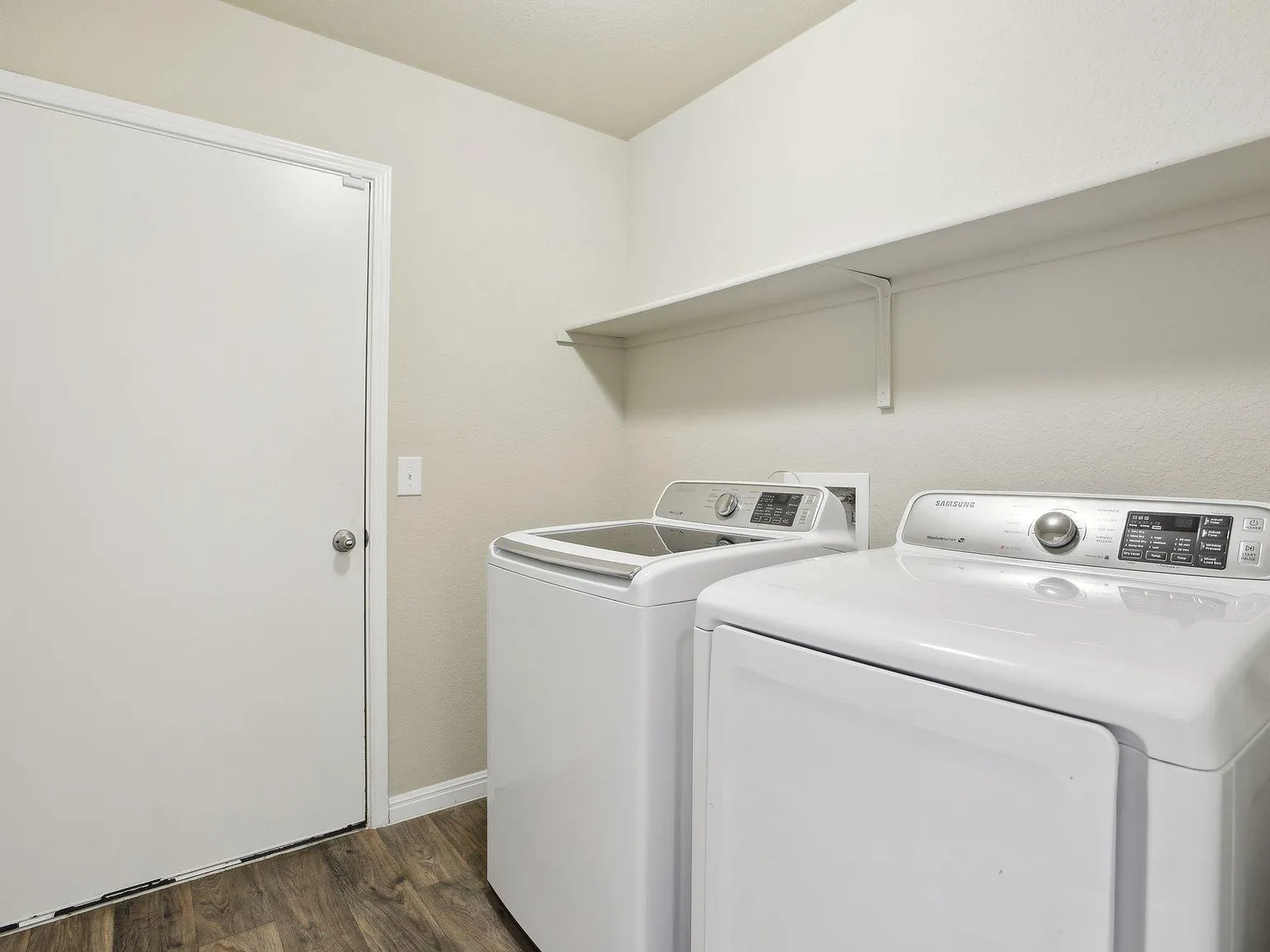 4 bed, 2.0 bath, 1904 sqft, $2,400 — Photo 4