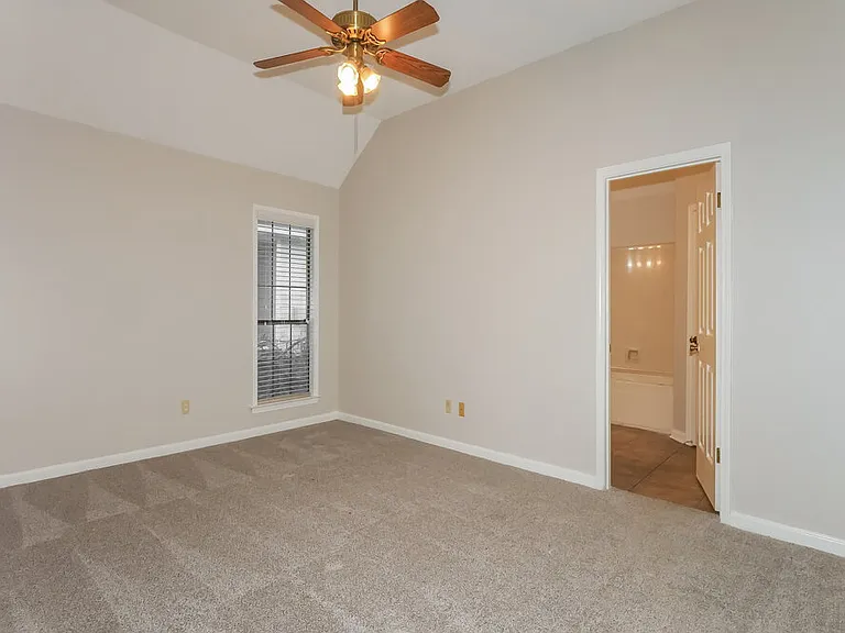 2590 Laurelcrest Dr — Photo 8