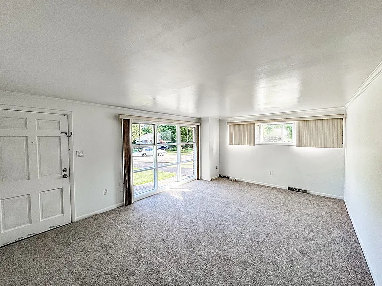 425 Marianna Dr — Photo 3