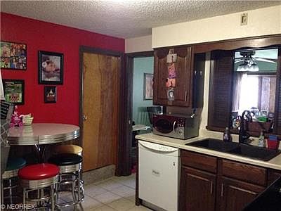 3rd image of 849 Woodlawn Ave