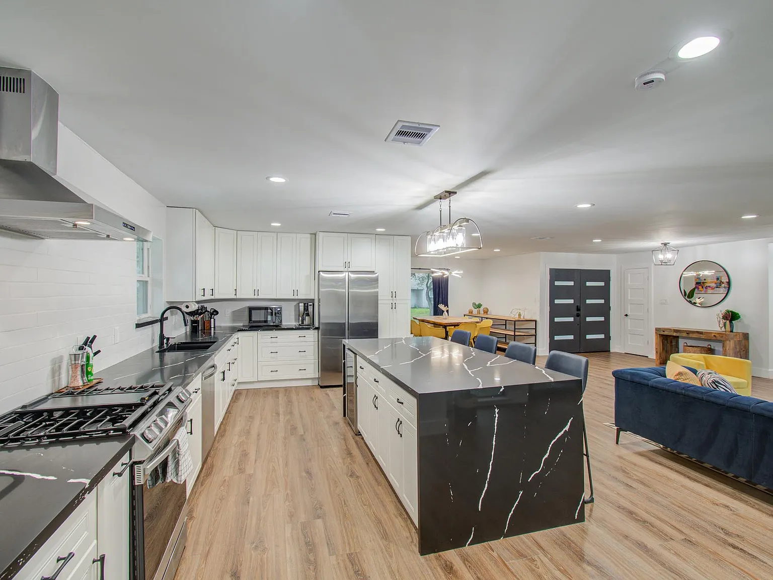 5 bed, 2206 sqft, $9,500 — Photo 4
