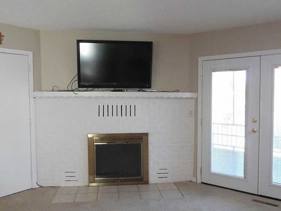 5th image of 27 Woodland Ave