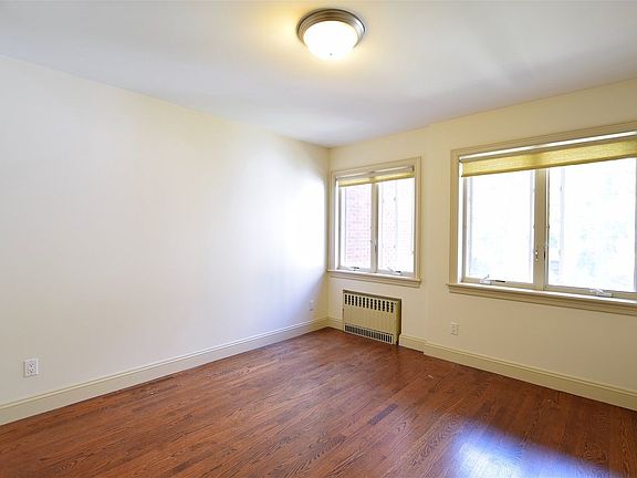 4th image of 209 Meserole St APT 4