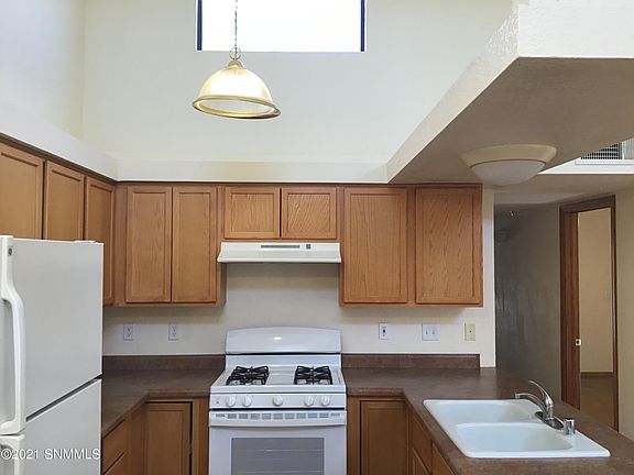 2nd image of 2265 Stone Pine Dr #8