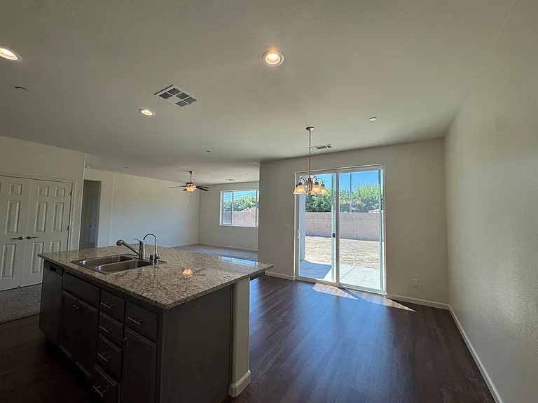 13333 Peach St — Photo 6