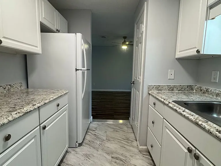 Creekview Apartments - Kingsport, TN — Photo 23
