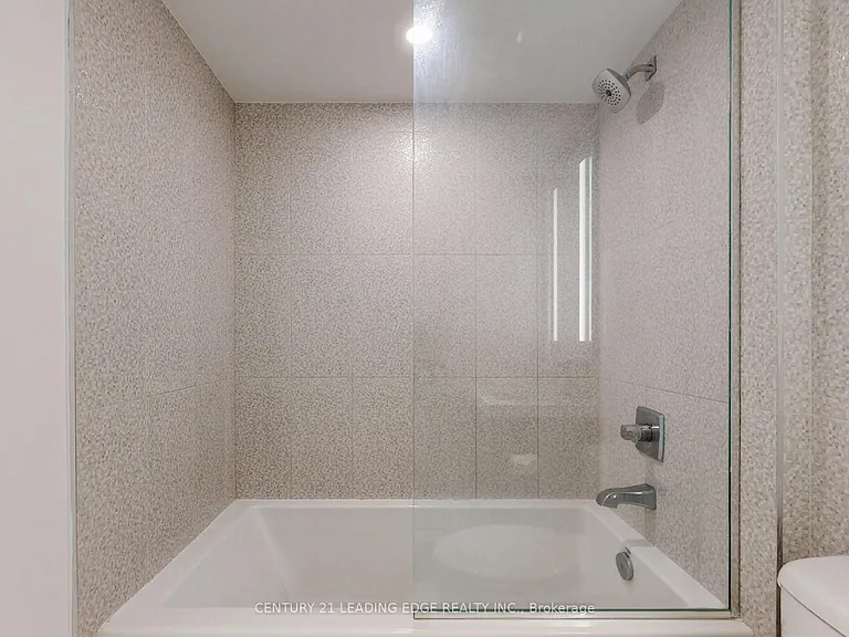 585 Bloor St E #821 — Photo 21