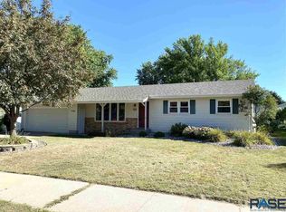 4304 S Hickory Hill Rd, Sioux Falls, SD 57103