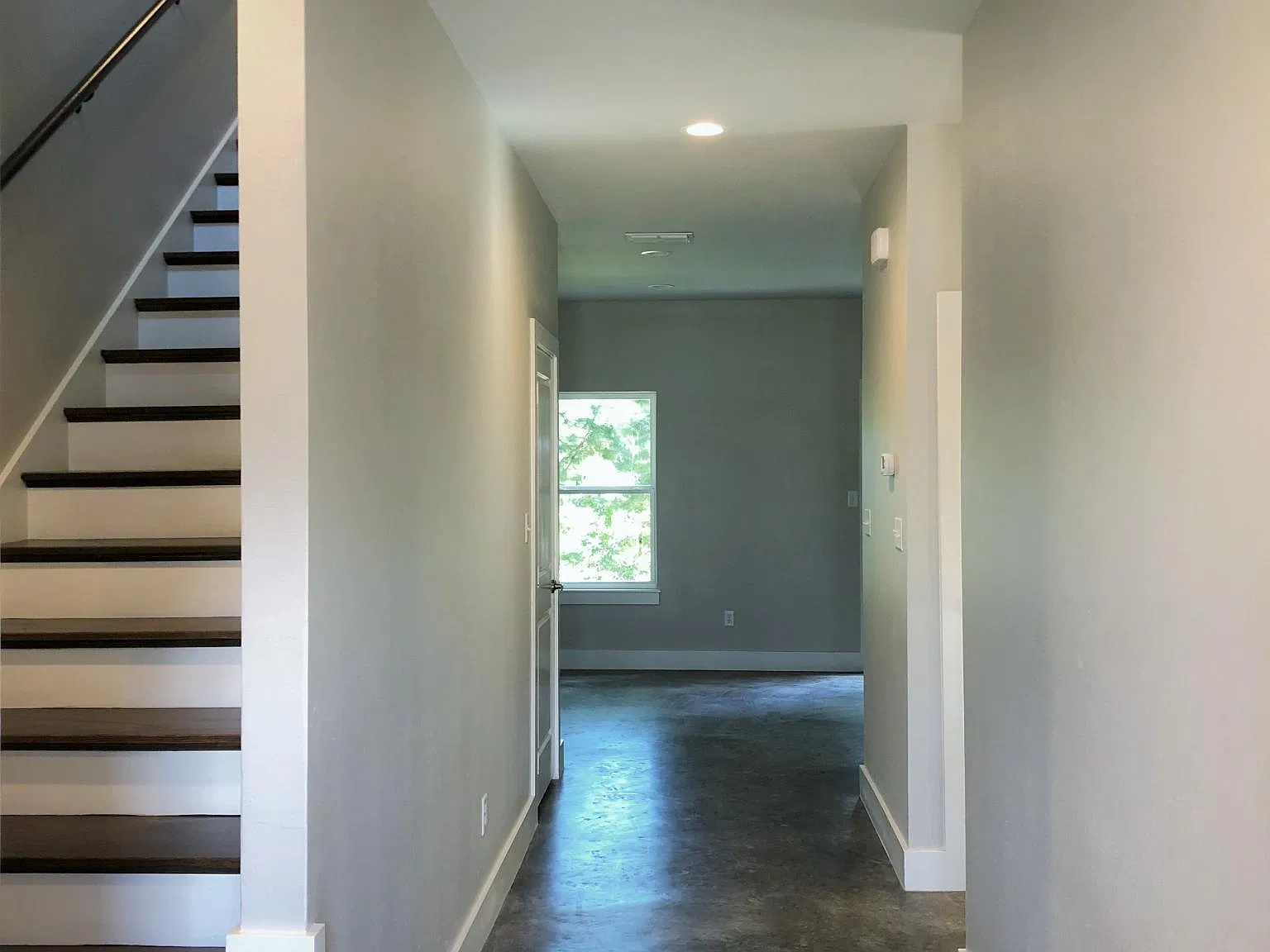 2 bed, 1130 sqft, $1,550 — Photo 2