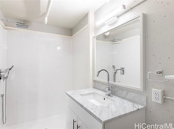 5th image of 803 Waimanu St #220
