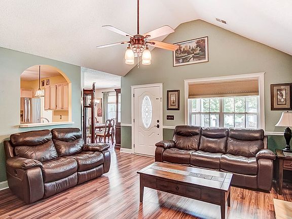2nd image of 13609 Glenwyck Ln
