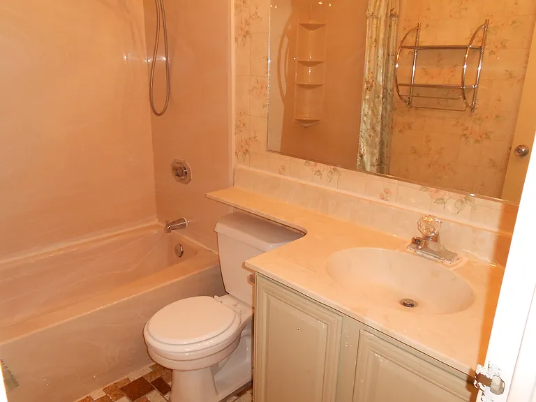 2 Elmwood Park Dr #512 — Photo 6