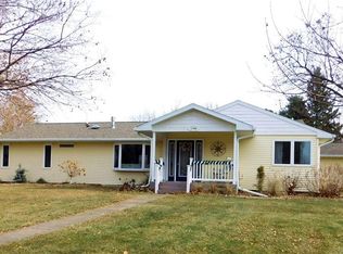1706 Country Club Dr, Grinnell, IA 50112